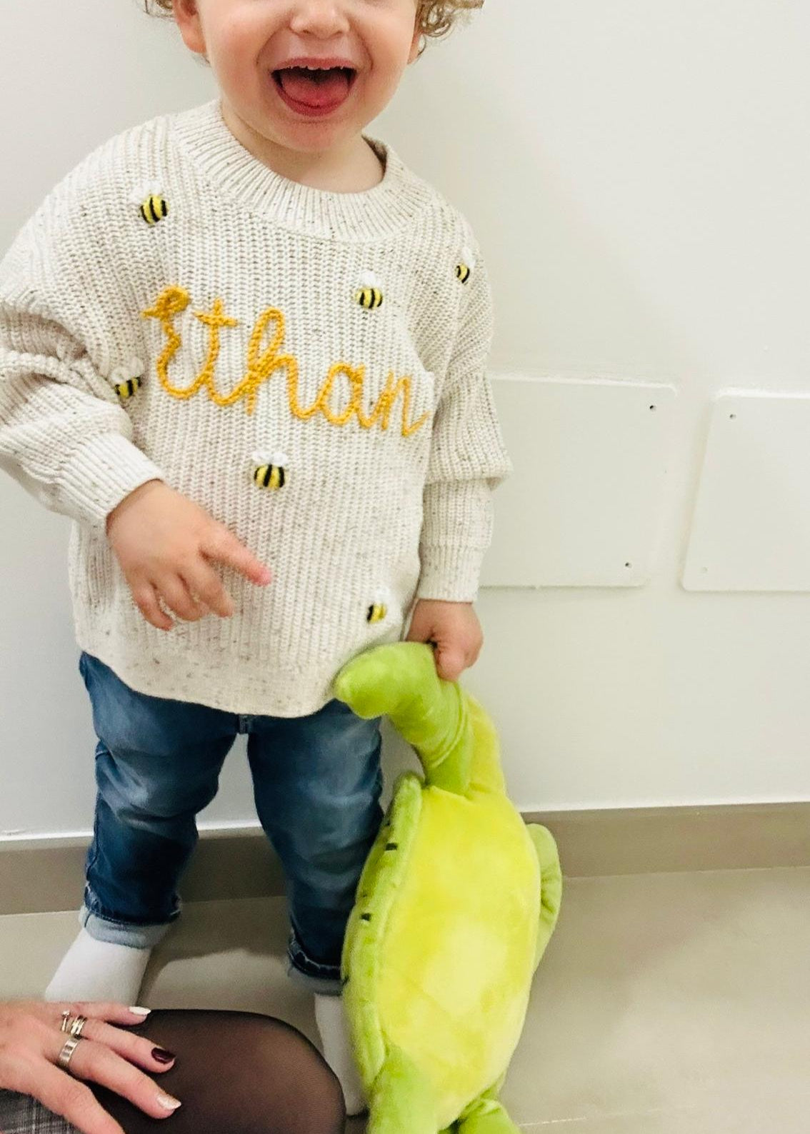 MAGLIONCINO RICAMATO A MANO CON IL NOME BABY (O mesi-3 anni)