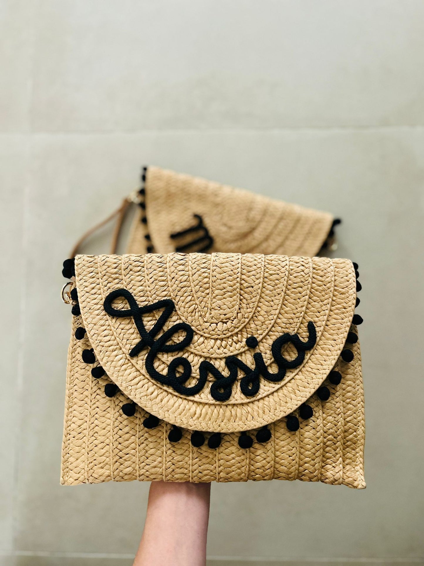 POCHETTE IN PAGLIA CON NOME E PON PON