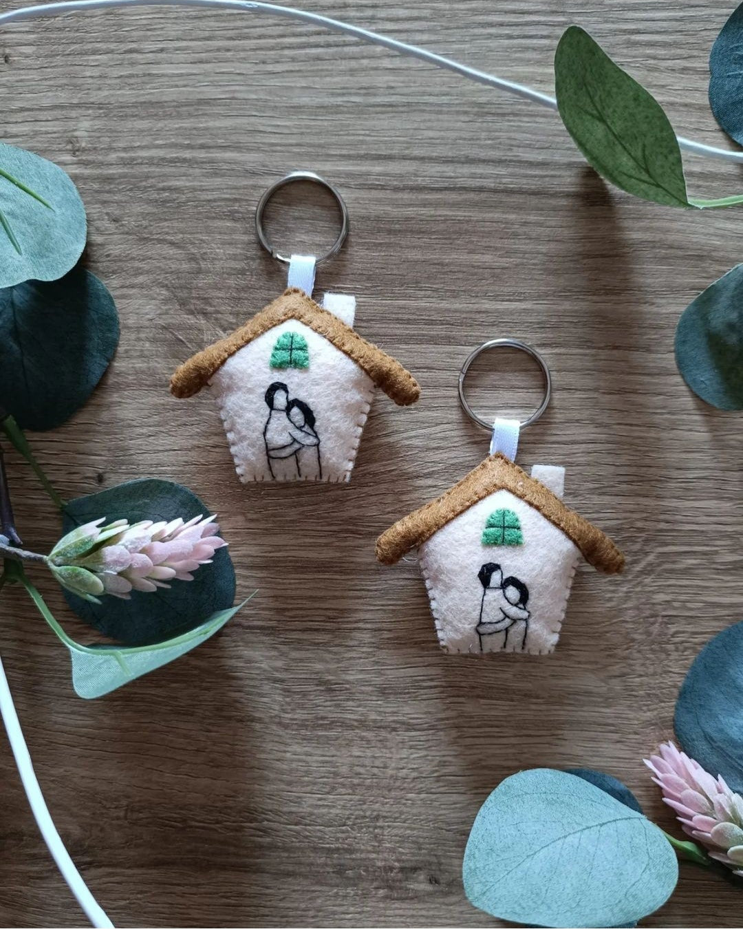 PORTACHIAVI CASETTE CON RICAMO A MANO