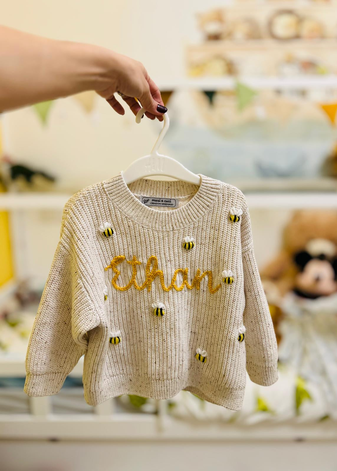 MAGLIONCINO RICAMATO A MANO CON IL NOME BABY (O mesi-3 anni)
