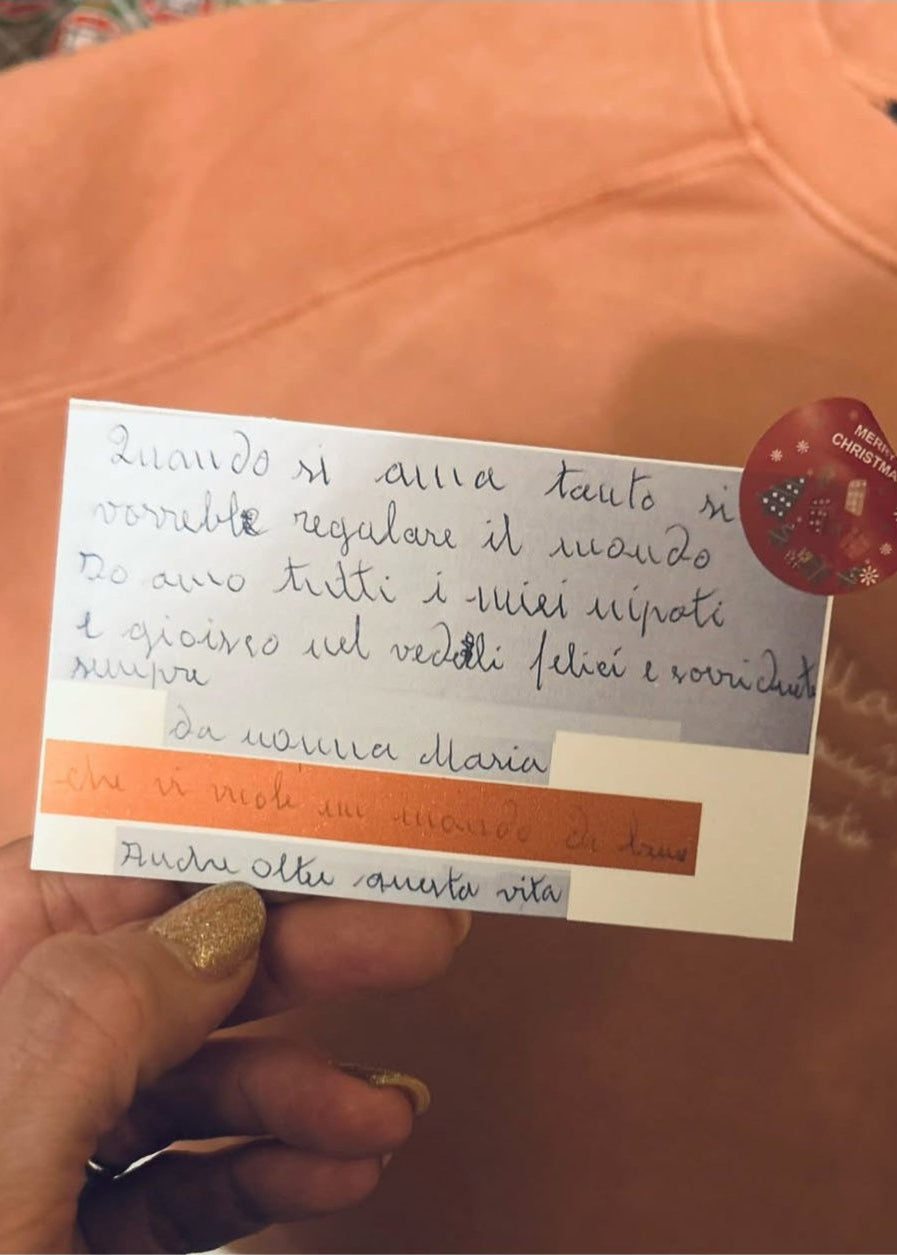 FELPA CON MESSAGGIO RICAMATO