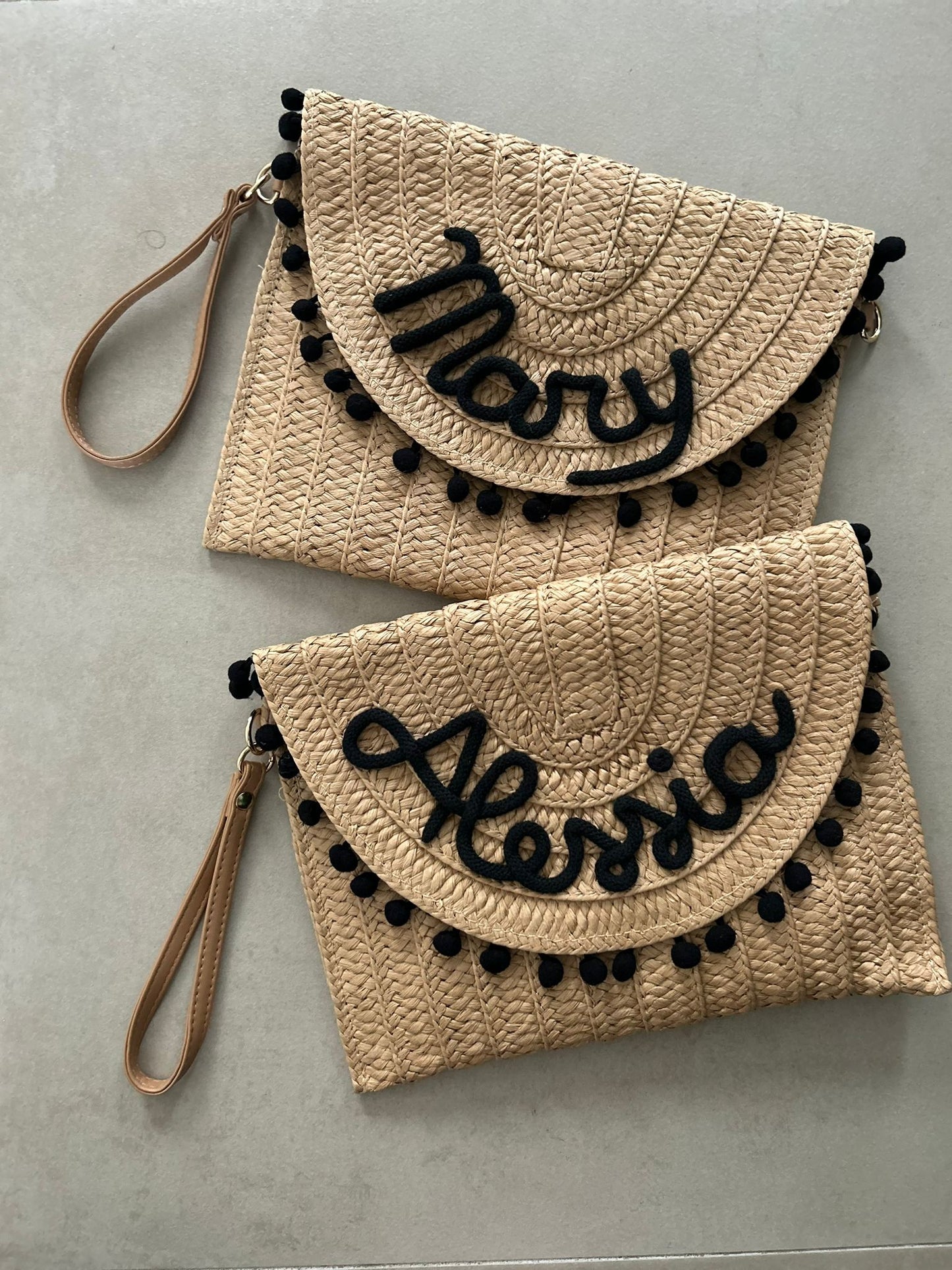POCHETTE IN PAGLIA CON NOME E PON PON