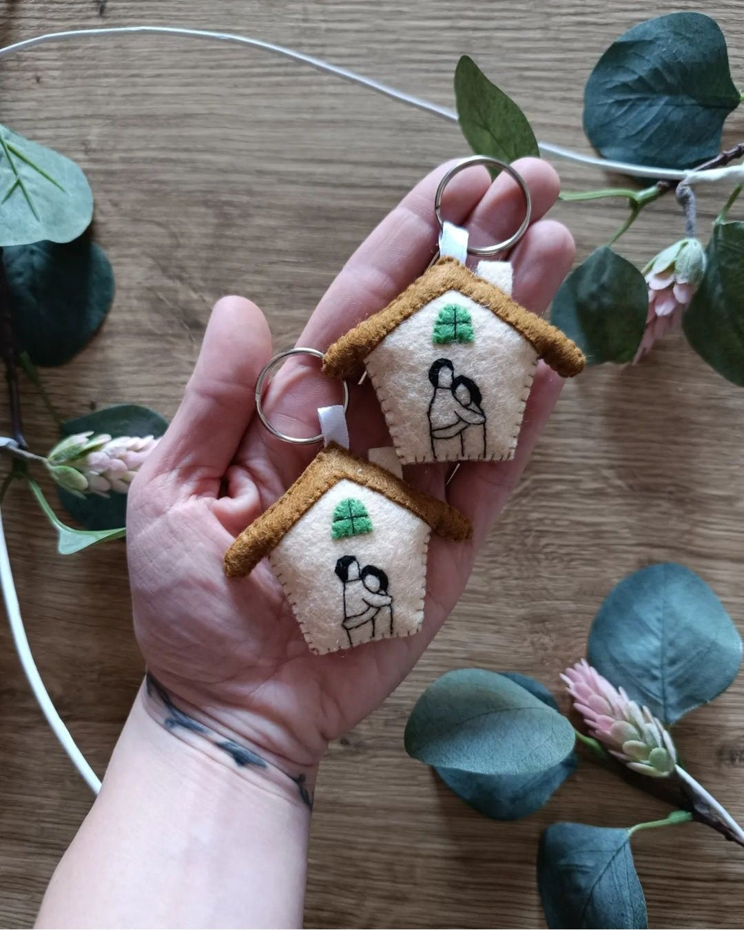 PORTACHIAVI CASETTE CON RICAMO A MANO