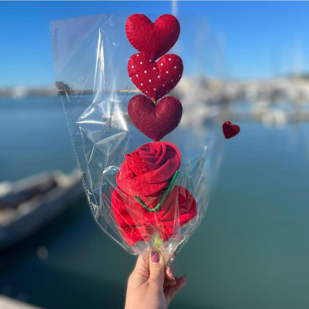 BOUQUET DI ROSE E CUORI