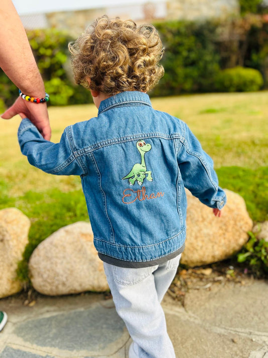 GIACCA IN JEANS CON IL RICAMO DEL NOME E DI UN ANIMALETTO