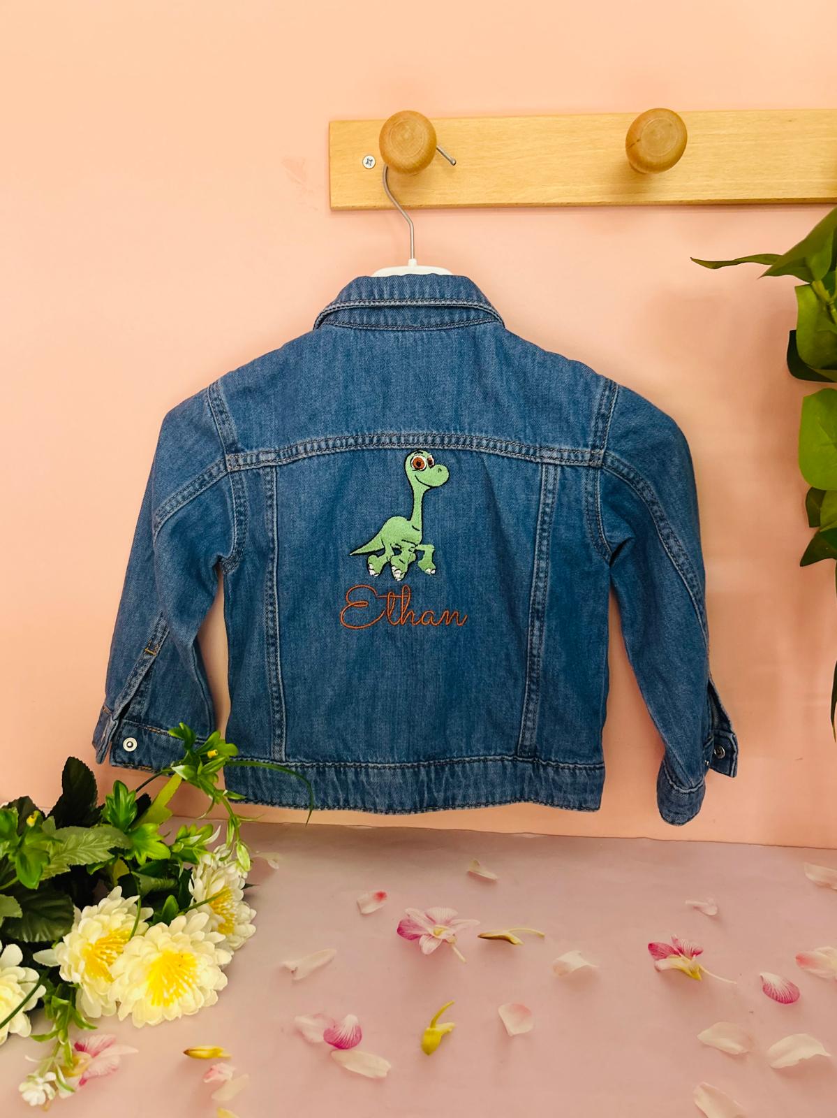 GIACCA IN JEANS CON IL RICAMO DEL NOME E DI UN ANIMALETTO
