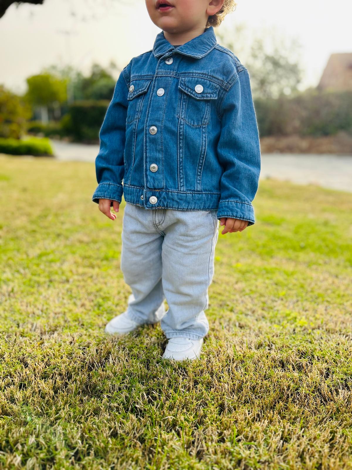 GIACCA IN JEANS CON IL RICAMO DEL NOME E DI UN ANIMALETTO
